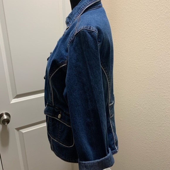 Jacket - Picture 3 of 4